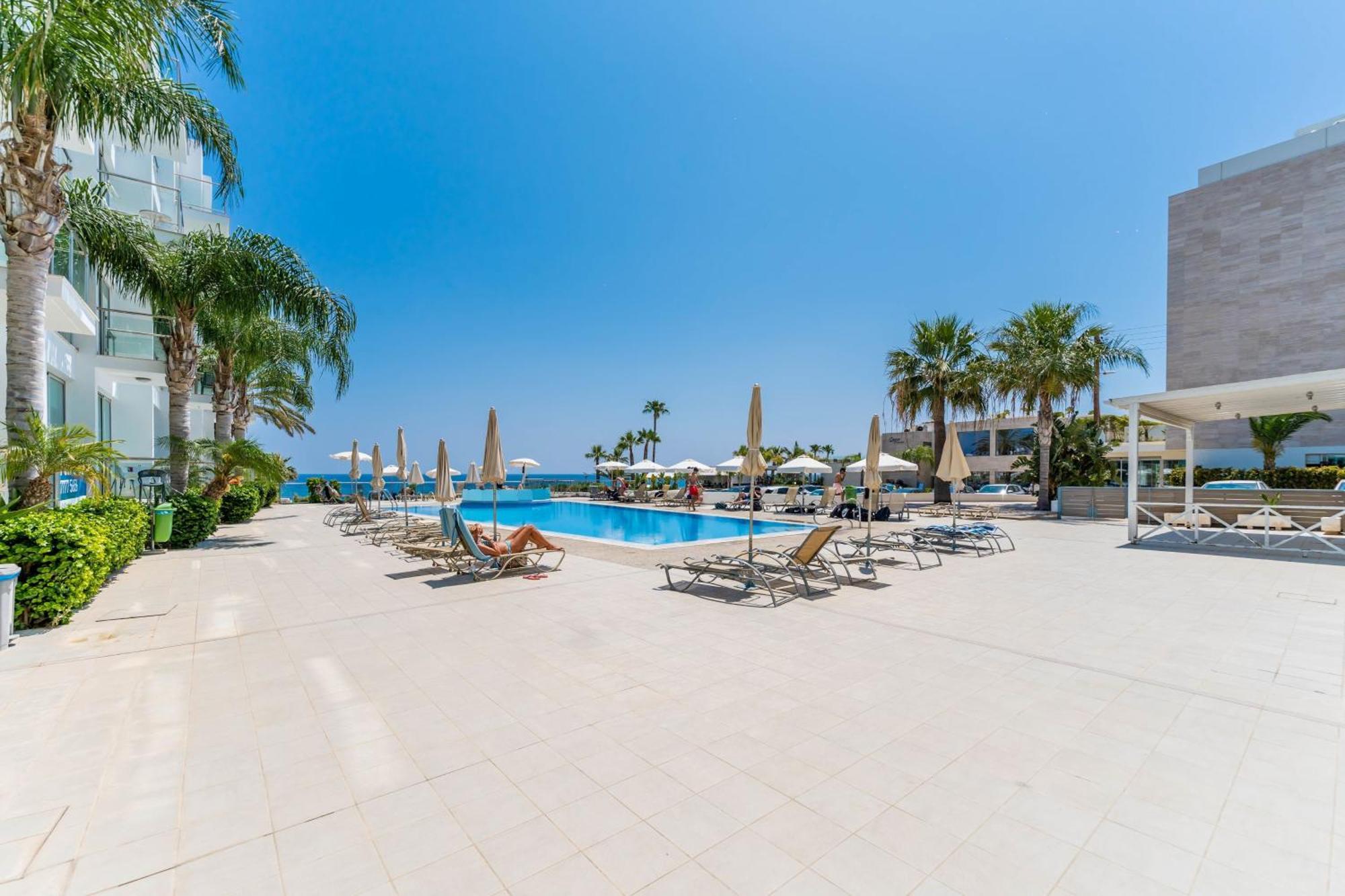 Diana - Coralli Beachfront Apartment Protaras Dış mekan fotoğraf